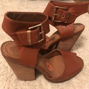 Vince Camuto tan sandals sz:7